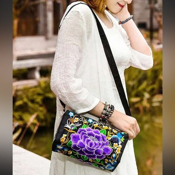 Chinese zodiac rabbit crossbody purse - Picture 8 of 10